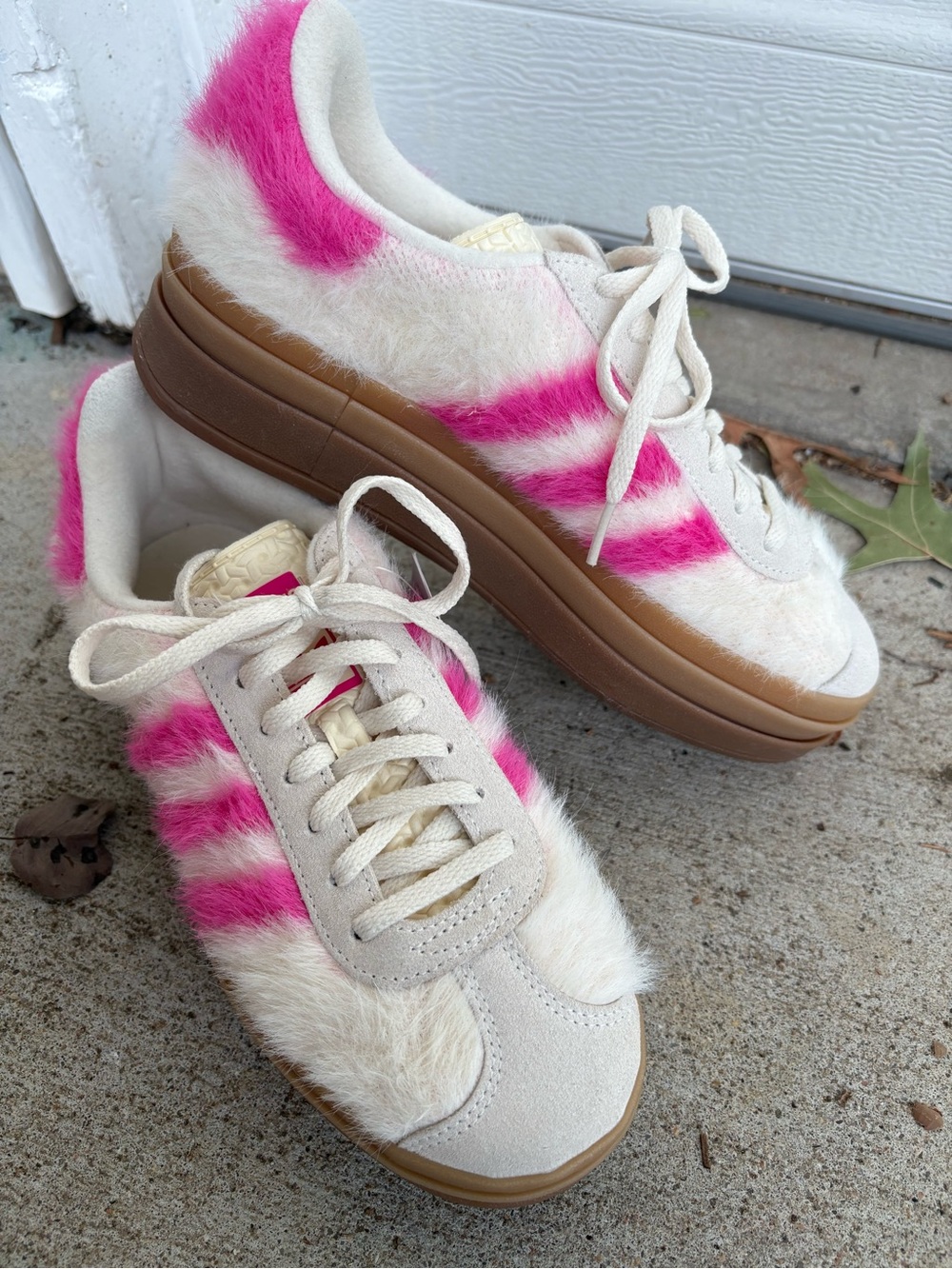 adidas Gazelle Bold Women's 6.5 Cream & Pink Fuzzy Sneakers - Picture 3 of 6